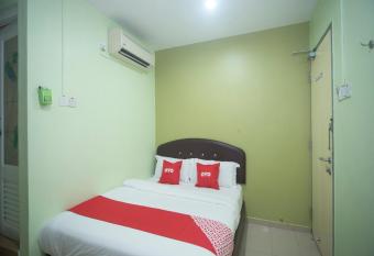 OYO 44016 Rafik Ali Motel allows 18 year olds to book a room