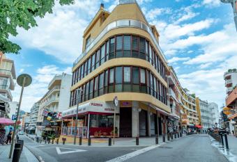 Apartament Central has Balcony rooms