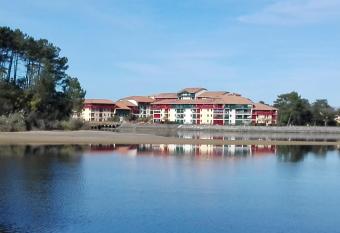 appartement T2bis idealement situ   au bord du lac marin de Vieux Boucau allows 18 year olds to book a room
