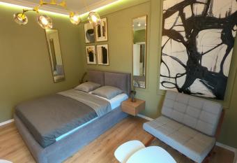 Roza s Studio Tirana Center allows 18 year olds to book a room