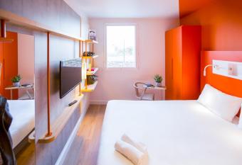 Ibis Budget Montpellier Nord Eurom  decine allows 18 year olds to book a room