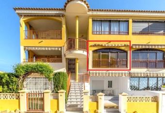 Appartement BlancoSol in La Mata allows 18 year olds to book a room