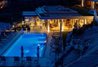 Deville & Spa has Balcony rooms