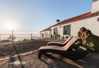 La Solanita allows 18 year olds to book a room