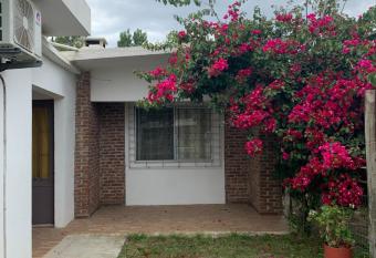 C  moda Casa en Playa Grande - Playa Hermosa - Piriapolis allows 18 year olds to book a room