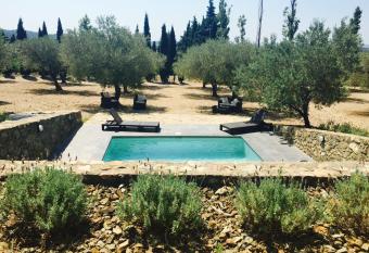 El Recer de Masia Serra allows 18 year olds to book a room