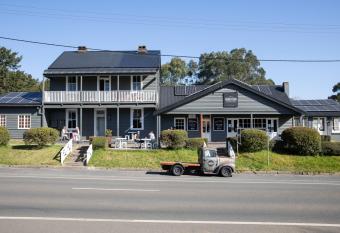 Robertson Public House and Kitchen has Balcony rooms