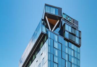 Vibe Hotel Melbourne allows 18 year olds to book a room