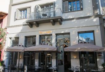 Ederlezi Zoubourlou Aparthotel allows 18 year olds to book a room