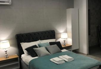 DbD Apartament Gray Turkus Studio allows 18 year olds to book a room