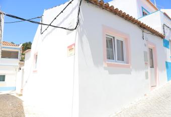 Salema Beach Home allows 18 year olds to book a room