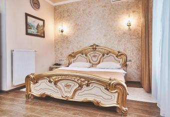                           has rooms with a private hot tub