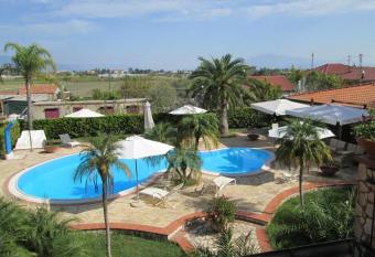 3 bedrooms appartement at Lago 450 m away from the beach with shared pool enclosed garden and wifi has Balcony rooms