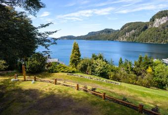 Hotel Angostura allows 18 year olds to book a room