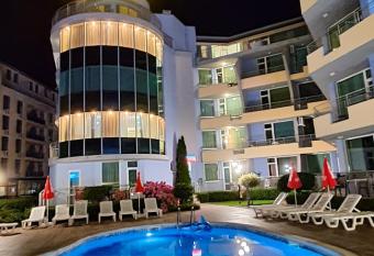 Favorit Aparthotel has Balcony rooms