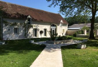 8mn du zoo de beauval chambre de charme Au Havre De Paix has Balcony rooms