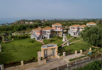 Ta Spitakia Tsarbopoulos has Balcony rooms