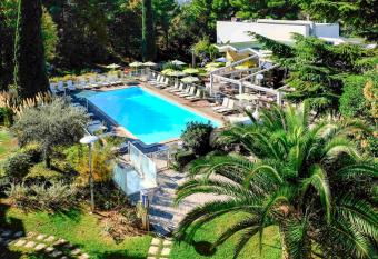 Novotel Marseille Est Porte d Aubagne allows 18 year olds to book a room