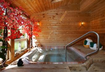 Pretty River Valley Country Inn allows 18 year olds to book a room