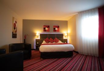 The Originals Boutique, Actuel H  tel, Saint-Etienne A  roport allows 18 year olds to book a room