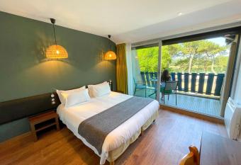 Hotel Logis Lacotel has Balcony rooms