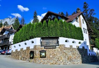 Complex Cochet has rooms with a private hot tub