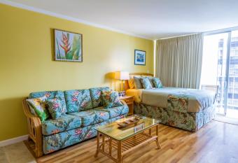 Tropical Studios At Marine Surf Waikiki - Free Parking - Best Location - Full Kitchen - Swimming Pool has Balcony rooms