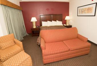 HomeTown Inn and Suites Belle Plaine has Balcony rooms