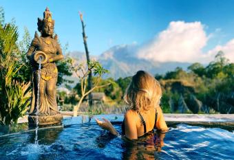 Batur Pyramid Guesthouse has Balcony rooms