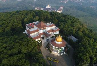 Adiroso Managed by Sahid allows 18 year olds to book a room