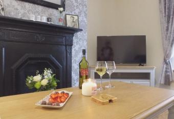 The Rose Luxury Self Catering Accommodation allows 18 year olds to book a room