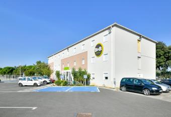 B&B HOTEL Boll  ne allows 18 year olds to book a room