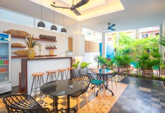 Baahu Villa allows 18 year olds to book a room