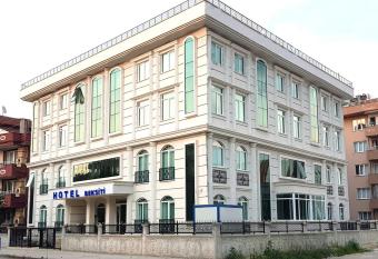 BEKS  T   HOTEL allows 18 year olds to book a room