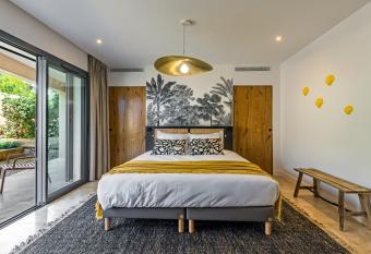 Le Refuge - Gigaro Lodges allows 18 year olds to book a room