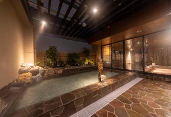 Dormy Inn Kawasaki Natural Hot Spring allows 18 year olds to book a room
