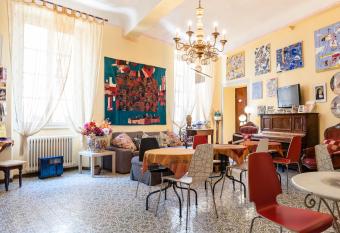 La Gemma Di Elena allows 18 year olds to book a room