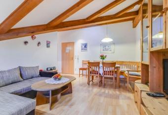 Katharinenhof Ferienwohnung Hausberg (6) has Balcony rooms