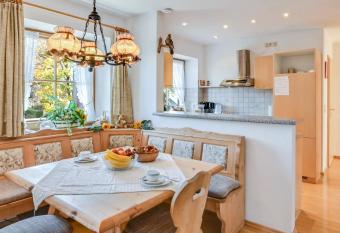 Katharinenhof Ferienwohnung Alpspitz (4) has Balcony rooms