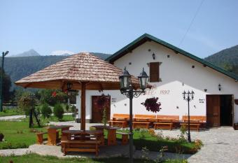 Pensiunea Rhein allows 18 year olds to book a room