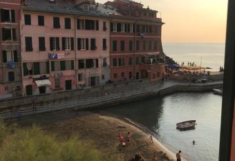 Candidina 2 allows 18 year olds to book a room