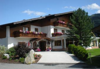 Pension Hanslhof has Balcony rooms
