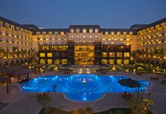 Renaissance Cairo Mirage City Hotel has rooms with a private hot tub