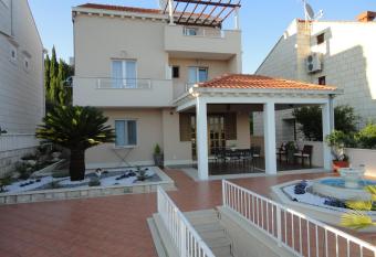 Soko Apartments & Rooms has Balcony rooms