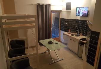 l etape famille allows 18 year olds to book a room