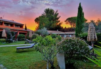 Castillon Des Baux has Balcony rooms