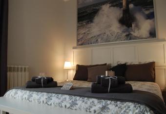 La Loggetta sul Borgo allows 18 year olds to book a room