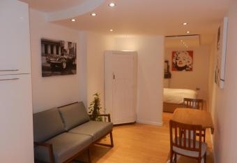 Boynton Hill B&B has Balcony rooms