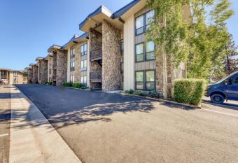 Lake Cliffe has Balcony rooms