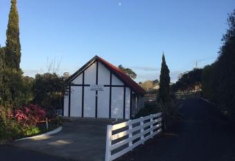 Castle Court Motel allows 18 year olds to book a room